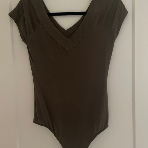 Green v-neck bodysuit - Picture 1 of 2
